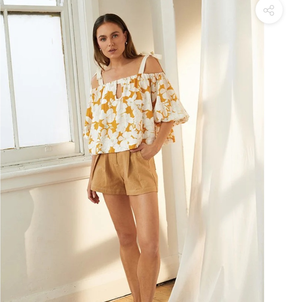 MonRenn Aussie piece. Magnolia top in floral. Size XS